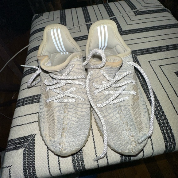 Yeezy Boost V2. Kids 8K - Picture 4 of 5